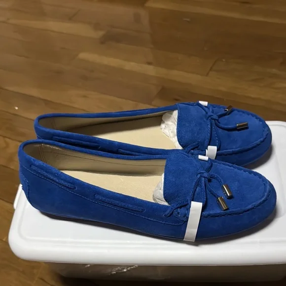 Michael Kors Blue Suede Flats with Bow Detail - Picture 4 of 4